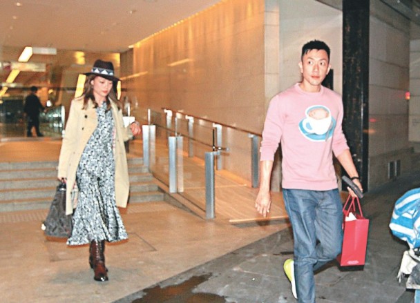 容祖儿刘浩龙约会庆生疑复合 嘴角含笑满脸娇羞掩不住的甜蜜