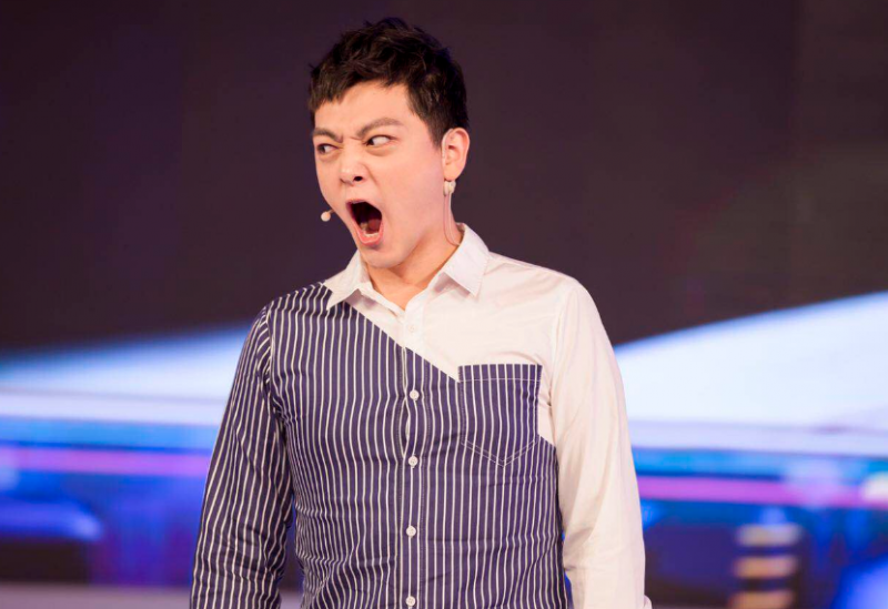 张晓谦《火星世界杯》撞脸厄齐尔 畅聊足球嗨翻天