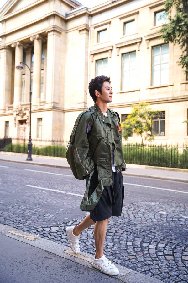 蓝博受邀出席巴黎时装周 彰显另类青春活力