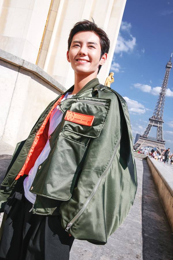 蓝博受邀出席巴黎时装周 彰显另类青春活力