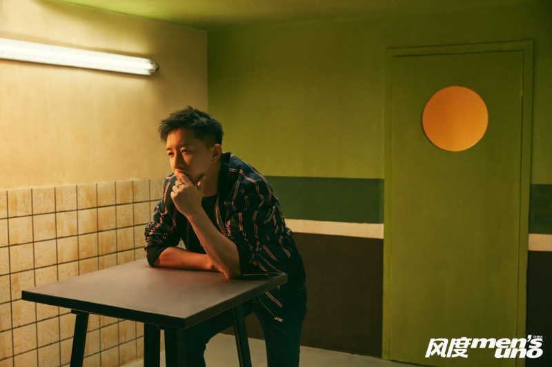 韩庚杂志封面大片演绎时光的穿行者 庚心未变