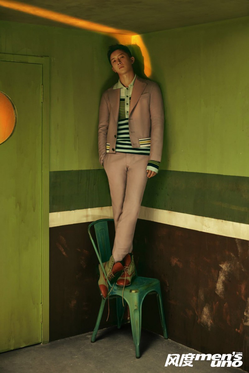 韩庚杂志封面大片演绎时光的穿行者 庚心未变