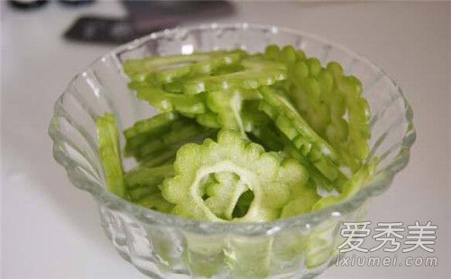 苦瓜汁可以敷脸吗 苦瓜汁敷脸的功效与作用