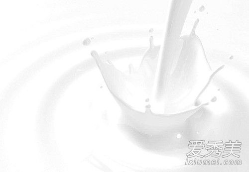 用牛奶洗脸的正确方法 用牛奶敷脸有什么好处
