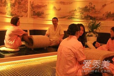 夏天汗蒸可以敷面膜吗 夏天汗蒸可以洗澡吗