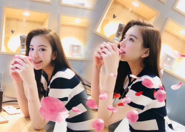 “天王嫂”方媛晒美照 喝咖啡面颊红润气色好