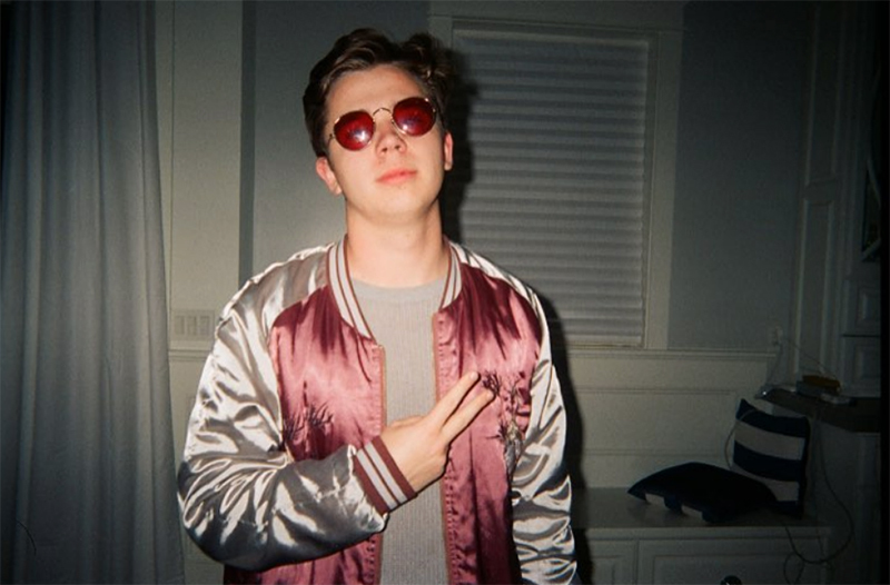 傻脸娜蜜恋小鲜肉“报复”跟海狸订婚的比伯？可别逗了！