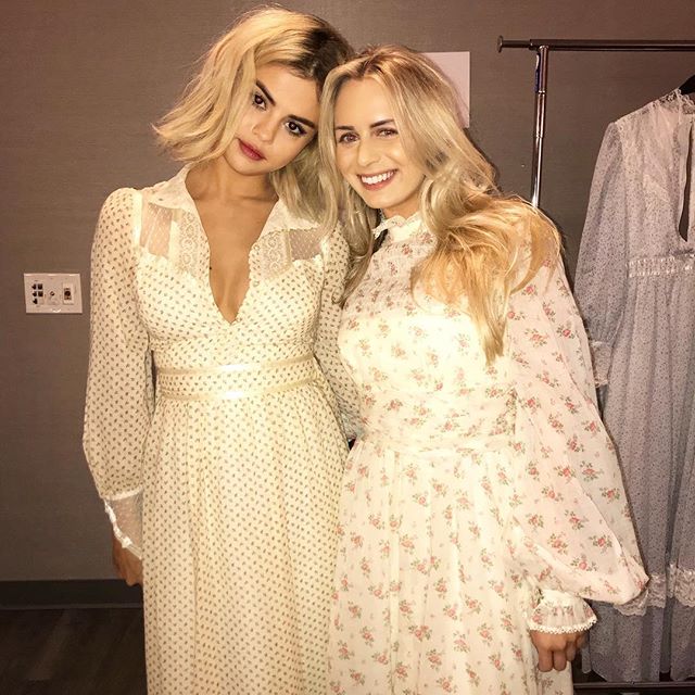 傻脸娜蜜恋小鲜肉“报复”跟海狸订婚的比伯？可别逗了！