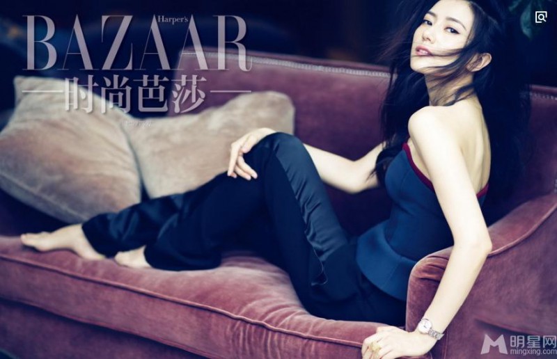 高圆圆又双叒叕换新发型美成18岁，但却因为穿了这件衣服被说又老又土