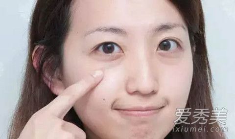 橄榄油可以去眼袋吗 蜂蜜和橄榄油能去眼袋吗