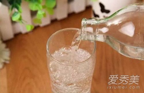 苏打水湿敷可以吗 苏打水敷在脸上有害吗