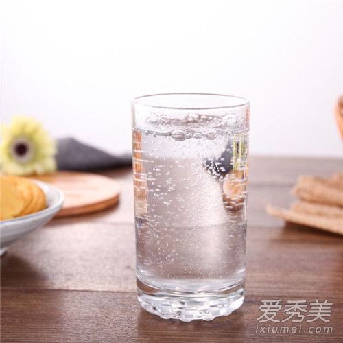 苏打水湿敷可以吗 苏打水敷在脸上有害吗