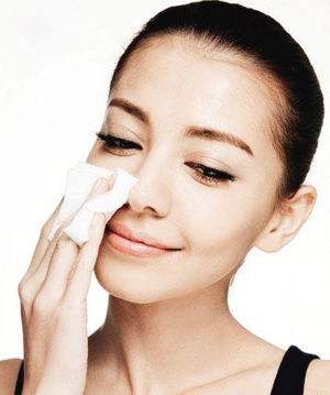 化妆水过敏怎么办 脸上过敏能用化妆水吗 化妆水过敏怎么办 脸上过敏能用化妆水吗