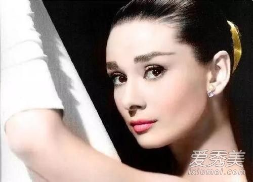 脖子上颈纹是怎么回事 脖子上有颈纹怎么办