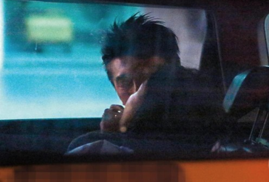 BY2成员Miko与潮男车内上演激情一幕  都这样了还否认交往！