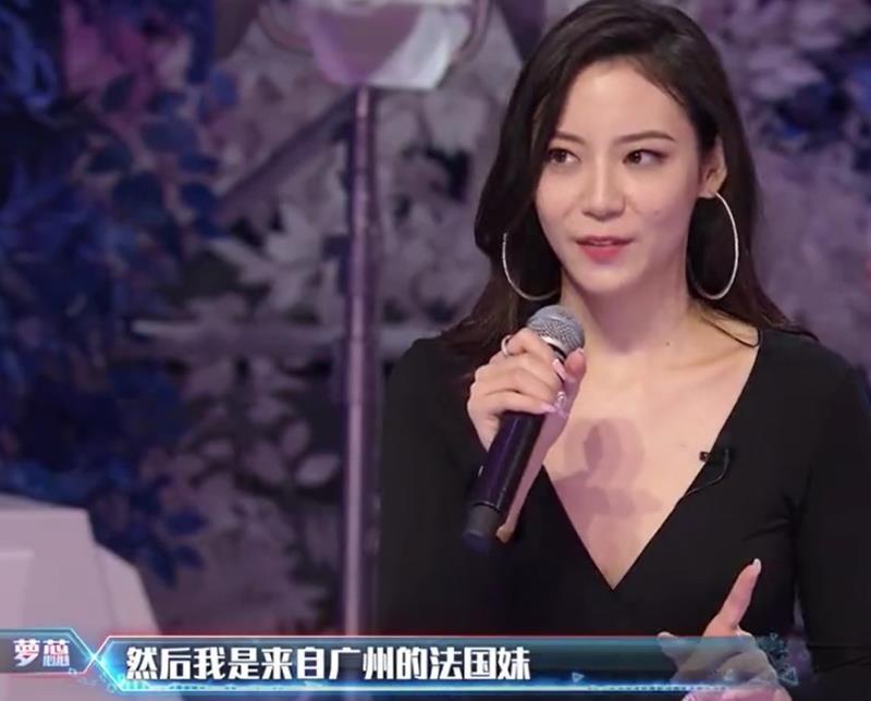 《这就是歌唱》应忆俊四首歌“逼走”四位女嘉宾，太搞笑了