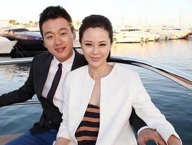 娱乐圈的一股清流！零绯闻的他与大学老师相守十八年