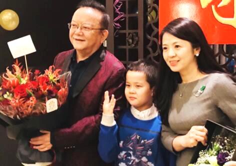 王刚妻子年轻时旧照曝光  五官清秀气质出众