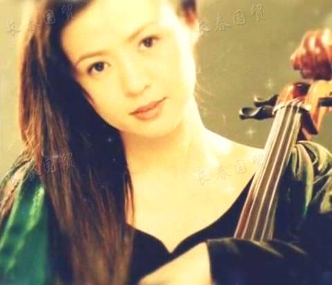 王刚妻子年轻时旧照曝光  五官清秀气质出众