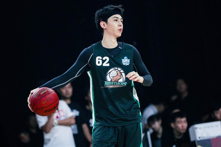 Super3联赛战况激烈 唐晓天跳投抛打趣“被骗”