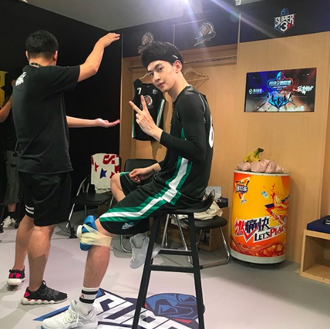 Super3联赛战况激烈 唐晓天跳投抛打趣“被骗”