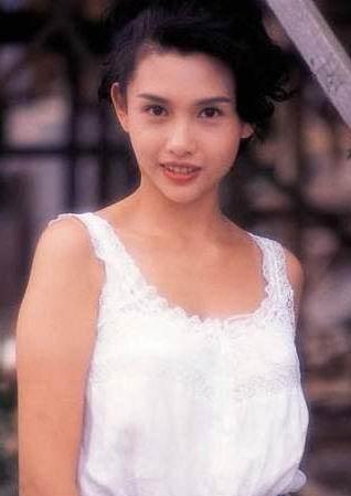 医院偶遇港片女神邱淑贞，昔日女神如今是这样！
