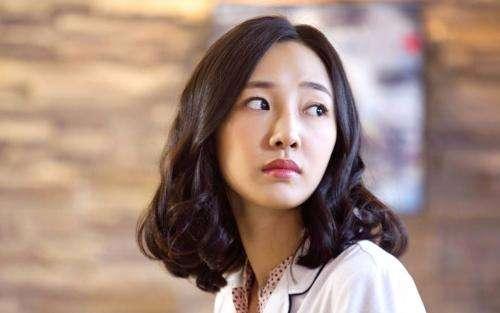 张爱朋取消对白百何的点赞，重回模特界开始重操旧业？
