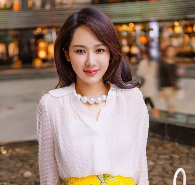 分手后换风格了？杨紫蓬松短发温柔稳重 比之前更美了