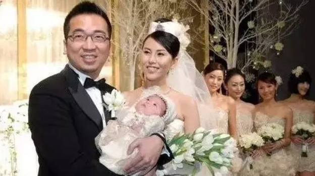 名模放弃事业嫁豪门，婚后发现丈夫有7个娃分属5个妈