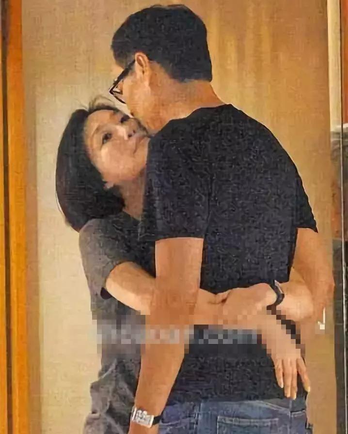 名模放弃事业嫁豪门，婚后发现丈夫有7个娃分属5个妈