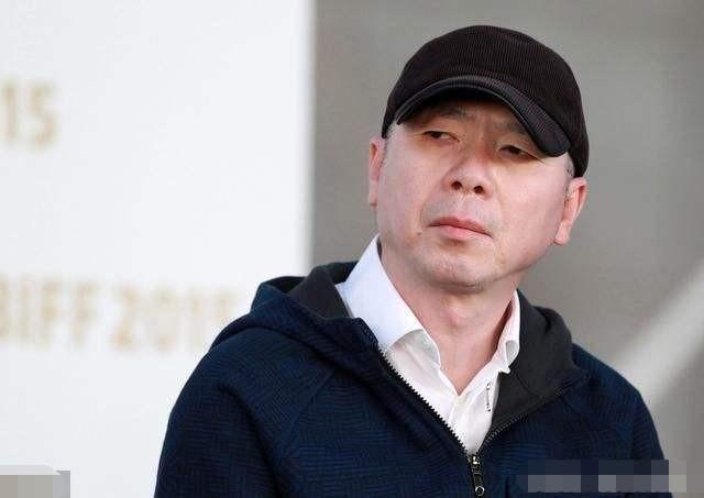 冯小刚逆势而归，马甲换成监制后新片悄然上线，东家依旧是华谊