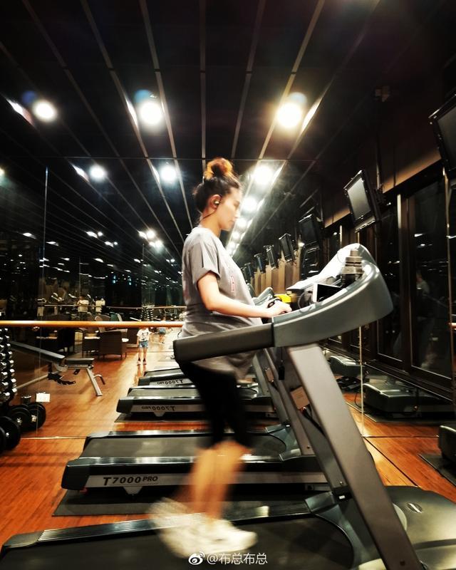 欧弟老婆产前不忘化妆，分娩时放嘻哈舞曲，堪称地表最强孕妇