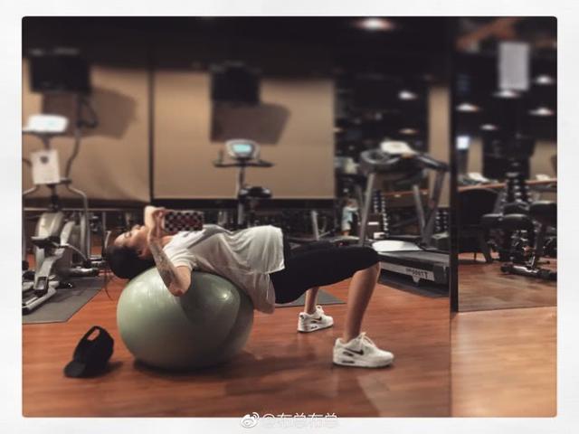 欧弟老婆产前不忘化妆，分娩时放嘻哈舞曲，堪称地表最强孕妇