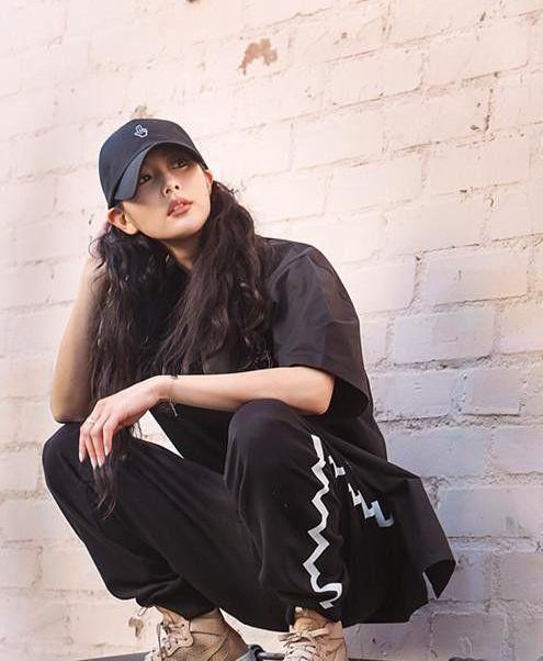 “全球第二美女”如今32岁长这样 至今单身只因…