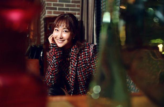 她为拒绝潜规则，从演员转型制片，曾为支持潘粤明复出赔200万！