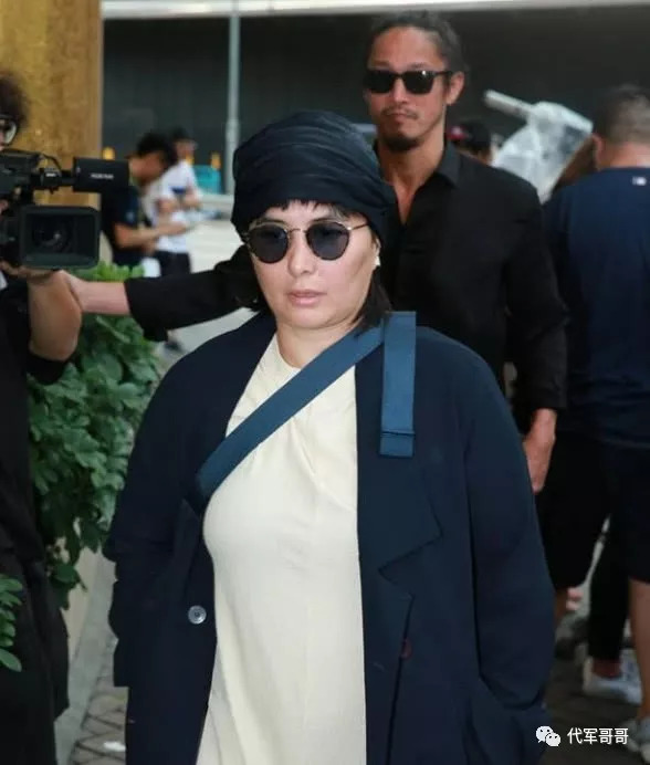 她是赌王最疼爱的女儿，如今44岁成这样？