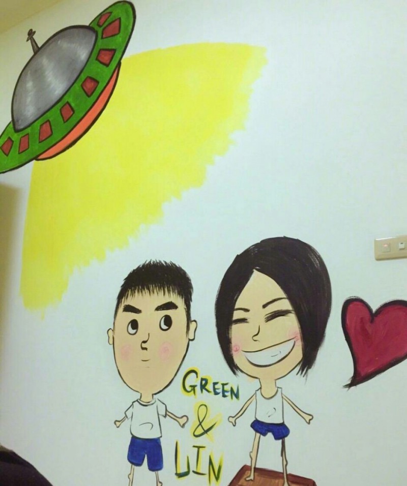 谢依霖喜得千金 在水里生产自夸超猛！