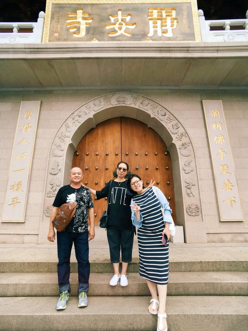 谢依霖喜得千金 在水里生产自夸超猛！