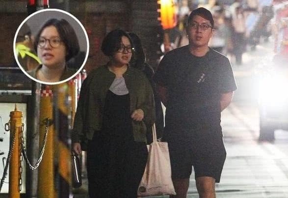 谢依霖喜得千金 在水里生产自夸超猛！