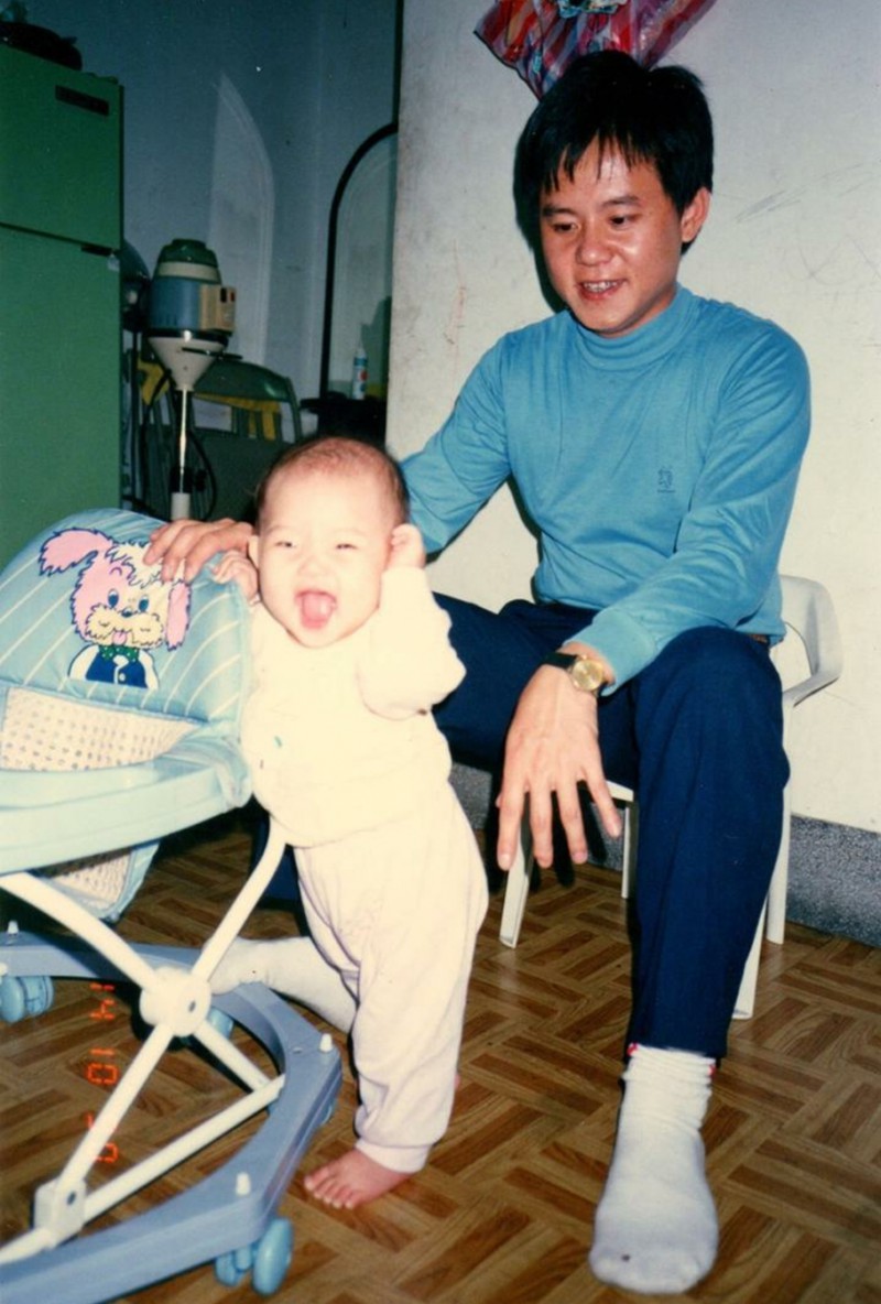 谢依霖喜得千金 在水里生产自夸超猛！