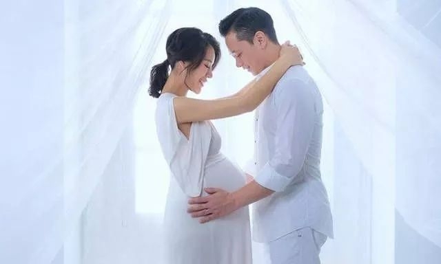 刚生完又怀上了?现在还不敢公布!