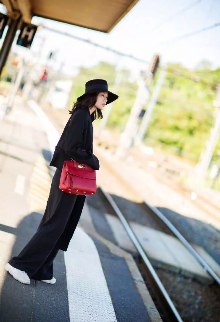 刚生完又怀上了?现在还不敢公布!