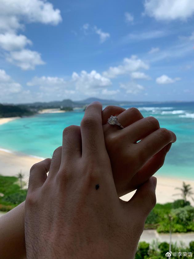 李荣浩求婚杨丞琳,前女友陆瑶却成了焦点?