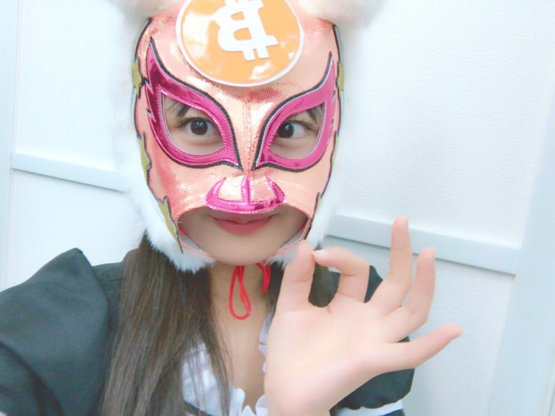 日本“虚拟货币少女”偶像团 面具拿下后吓傻网友：颜值崩盘了