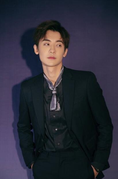 赵志伟否认与虞书欣恋情:没恋爱没出轨