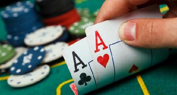德州扑克技巧—翻牌前拿到大对子的玩牌策略